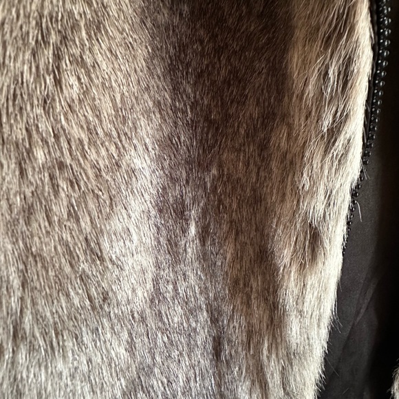 Surell from Bloomingdale’s Grey Faux Fur Women’s Hooded Zip Vest US Size M/L - Picture 3 of 7